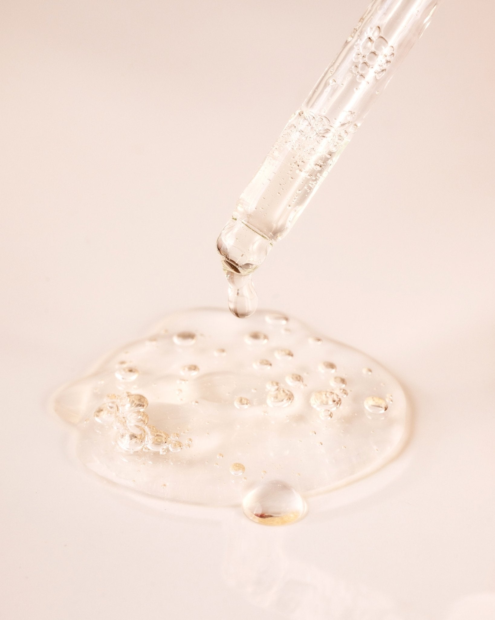 vitamin-c-glow-serum-671663.jpg